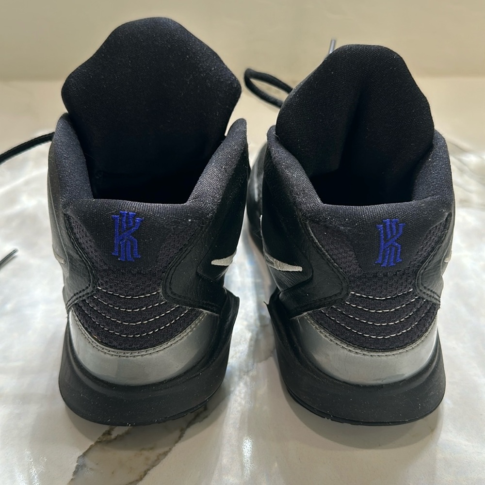 Youth Nike Kyrie Irvin Basketball Shoes